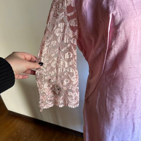 60's VINTAGE | Pink Sheath Cocktail Dress with Jeweled Lace Sleeves | Size 10 - Picture 5 of 6